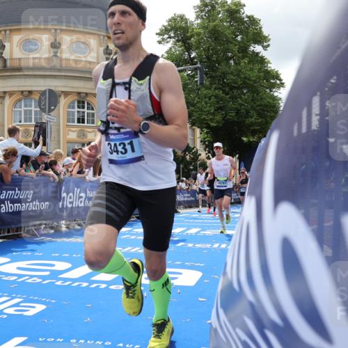 29.06.2025 - hella hamburg halbmarathon Strokosch-Dieckow http://msf.ph/oto/8245261 29.06.2025 10:38:26 Ziel 1042, 1710, 2745, 3014, 3431, 3790, 7110, 8571, 14905, 14992, 16075, 16280, 18357, 18761 meine-sportfotos.de
