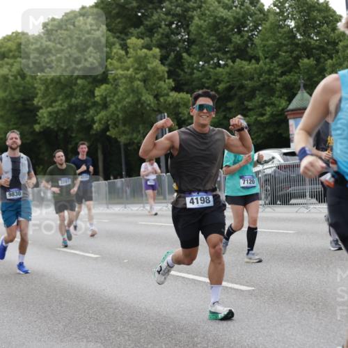 29.06.2025 - hella hamburg halbmarathon Jannik Wohlers http://msf.ph/oto/8245267 29.06.2025 10:30:18 Lombardsbrücke 1059, 1472, 1647, 2505, 2569, 2754, 2755, 3281, 4198, 4575, 4819, 6344, 6556, 7071, 7120, 9830, 11984, 12460, 12461, 14216, 15299, 15757, 16791, 18362, 18795, 18860 meine-sportfotos.de