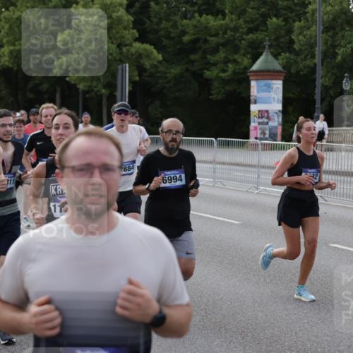 29.06.2025 - hella hamburg halbmarathon Jannik Wohlers http://msf.ph/oto/8245286 29.06.2025 09:55:21 Lombardsbrücke 1120, 1143, 1151, 1267, 1461, 1630, 2284, 2706, 2708, 2718, 2884, 3087, 3213, 3399, 3654, 3692, 3945, 3985, 4033, 4088, 4127, 4324, 4345, 4346, 4601, 4847, 4890, 4938, 5421, 5459, 6009, 6054, 6421, 6481, 6691, 6994, 7056, 7100, 7269, 7367, 8216, 8234, 8302, 8390, 8577, 8977, 9386, 9491, 9551, 9786, 9934, 10115, 10603, 10811, 11309, 11356, 11733, 11819, 11977, 12149, 12277, 12379, 12450, 12519, 13032, 13073, 13799, 13807, 13894, 13996, 14239 meine-sportfotos.de