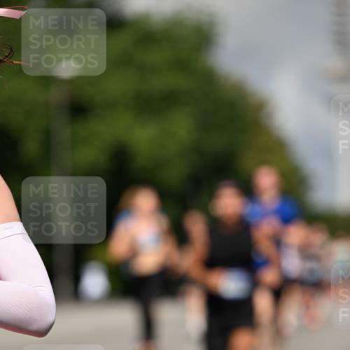 29.06.2025 - hella hamburg halbmarathon Dr. Thomas Lammeyer http://msf.ph/oto/8245289 29.06.2025 09:51:23 Kennedybrücke 1164, 1385, 1562, 1644, 1743, 2196, 2296, 4602, 4860, 5091, 5092, 5315, 5923, 6684, 6990, 8362, 8901, 9178, 9944, 10384, 10900, 10968, 11202, 11227 meine-sportfotos.de