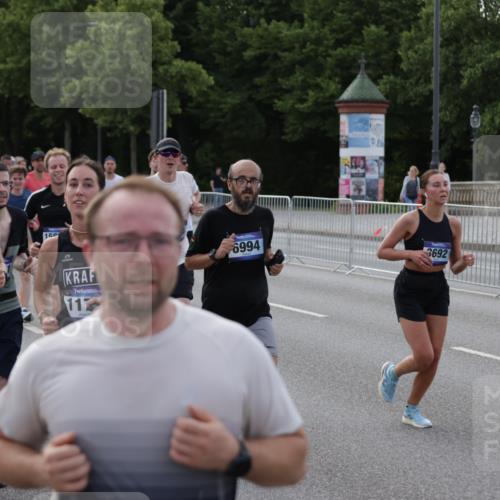 29.06.2025 - hella hamburg halbmarathon Jannik Wohlers http://msf.ph/oto/8245316 29.06.2025 09:55:22 Lombardsbrücke 1120, 1143, 1151, 1216, 1267, 1461, 1630, 2284, 2706, 2708, 2718, 2884, 3213, 3399, 3654, 3692, 3945, 3985, 4033, 4088, 4127, 4324, 4345, 4346, 4601, 4847, 4890, 5421, 5459, 6009, 6054, 6421, 6481, 6691, 6994, 7056, 7100, 7224, 7269, 7367, 7657, 8216, 8234, 8273, 8302, 8390, 8577, 8977, 9386, 9491, 9551, 9786, 9934, 10115, 10408, 10603, 10811, 10895, 11309, 11356, 11733, 11819, 11977, 12149, 12277, 12379, 12450, 12519, 13032, 13073, 13799, 13807, 13894, 13996, 14239 meine-sportfotos.de