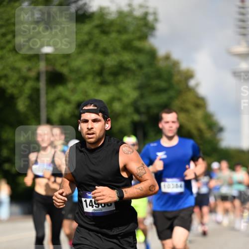 29.06.2025 - hella hamburg halbmarathon Dr. Thomas Lammeyer http://msf.ph/oto/8245363 29.06.2025 09:51:24 Kennedybrücke 1164, 1385, 1562, 1644, 1743, 2196, 2296, 3959, 4602, 4860, 5091, 5092, 5315, 5923, 6684, 6990, 8362, 8901, 9178, 9944, 10384, 10900, 10968, 11202, 11227 meine-sportfotos.de