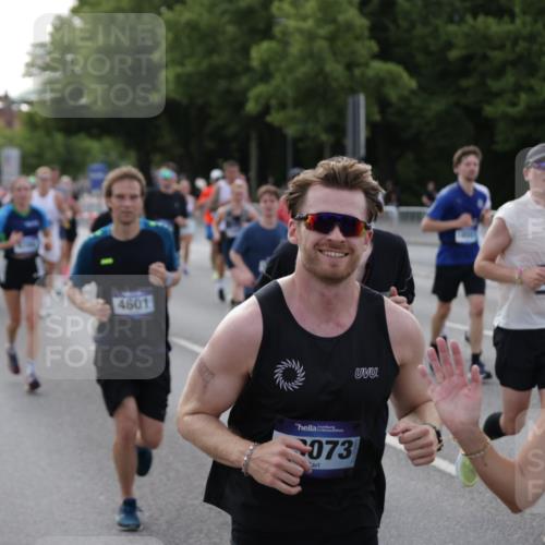 29.06.2025 - hella hamburg halbmarathon Jannik Wohlers http://msf.ph/oto/8245370 29.06.2025 09:55:22 Lombardsbrücke 1120, 1143, 1151, 1216, 1267, 1461, 1630, 2284, 2706, 2708, 2718, 2884, 3213, 3399, 3654, 3692, 3945, 3985, 4033, 4088, 4127, 4324, 4345, 4346, 4601, 4847, 4890, 5421, 5459, 6009, 6054, 6421, 6481, 6691, 6994, 7056, 7100, 7224, 7269, 7367, 7657, 8216, 8234, 8273, 8302, 8390, 8577, 8977, 9386, 9491, 9551, 9786, 9934, 10115, 10408, 10603, 10811, 10895, 11309, 11356, 11733, 11819, 11977, 12149, 12277, 12379, 12450, 12519, 13032, 13073, 13799, 13807, 13894, 13996, 14239 meine-sportfotos.de