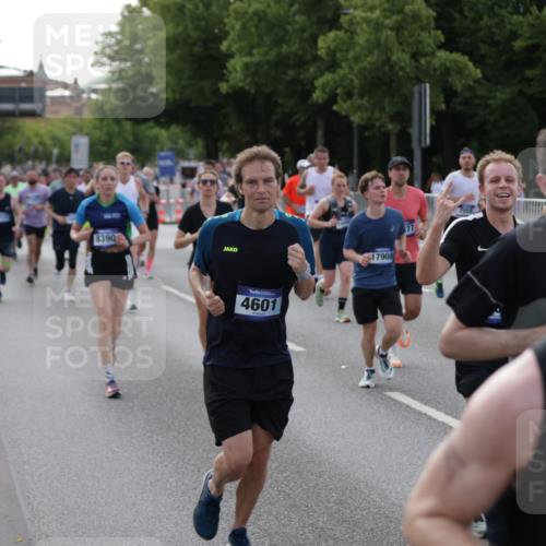 29.06.2025 - hella hamburg halbmarathon Jannik Wohlers http://msf.ph/oto/8245421 29.06.2025 09:55:23 Lombardsbrücke 1143, 1216, 1267, 1461, 1630, 2284, 2706, 2708, 2718, 2884, 3213, 3399, 3654, 3692, 3945, 3985, 4033, 4088, 4127, 4324, 4345, 4346, 4601, 4847, 4890, 5421, 6009, 6054, 6421, 6481, 6691, 6994, 7056, 7100, 7224, 7269, 7367, 7657, 8216, 8234, 8273, 8302, 8390, 8577, 8977, 9386, 9491, 9551, 9786, 9934, 10115, 10408, 10603, 10811, 10895, 11309, 11356, 11733, 11819, 11977, 12149, 12277, 12379, 12450, 12519, 13032, 13073, 13799, 13807, 13894, 13996, 14239, 17842 meine-sportfotos.de