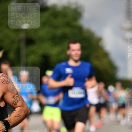 29.06.2025 - hella hamburg halbmarathon Dr. Thomas Lammeyer http://msf.ph/oto/8245439 29.06.2025 09:51:25 Kennedybrücke 1164, 1385, 1562, 1644, 1743, 2196, 2296, 3959, 4602, 4860, 5091, 5092, 5315, 5923, 6684, 6990, 8362, 8901, 9178, 9944, 10384, 10900, 10968, 11202, 11227 meine-sportfotos.de