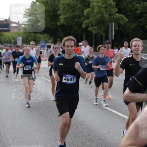 29.06.2025 - hella hamburg halbmarathon Jannik Wohlers http://msf.ph/oto/8245452 29.06.2025 09:55:23 Lombardsbrücke 1143, 1216, 1267, 1461, 1630, 2284, 2706, 2708, 2718, 2884, 3213, 3399, 3654, 3692, 3945, 3985, 4033, 4088, 4127, 4324, 4345, 4346, 4601, 4847, 4890, 5421, 6009, 6054, 6421, 6481, 6691, 6994, 7056, 7100, 7224, 7269, 7367, 7657, 8216, 8234, 8273, 8302, 8390, 8577, 8977, 9386, 9491, 9551, 9786, 9934, 10115, 10408, 10603, 10811, 10895, 11309, 11356, 11733, 11819, 11977, 12149, 12277, 12379, 12450, 12519, 13032, 13073, 13799, 13807, 13894, 13996, 14239, 17842 meine-sportfotos.de