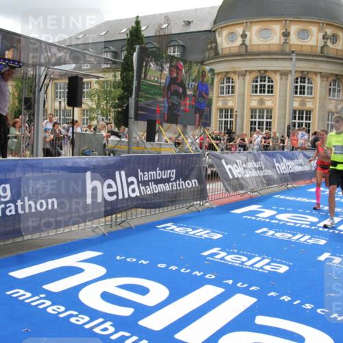 29.06.2025 - hella hamburg halbmarathon Michael Strokosch http://msf.ph/oto/8245458 29.06.2025 10:49:12 Ziel 2013, 4832, 4847, 4890, 6389, 10184, 13614, 15523, 16414, 16627, 16731, 17173, 18598, 18842 meine-sportfotos.de