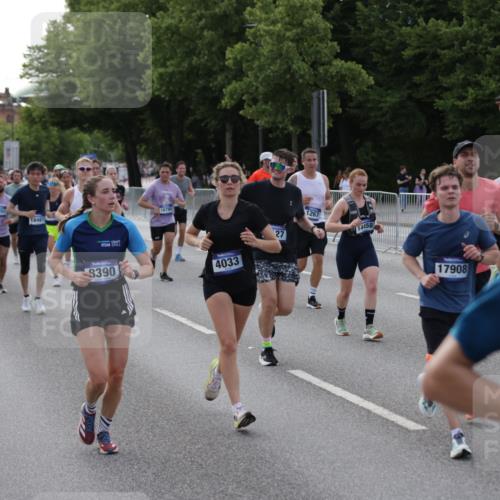 29.06.2025 - hella hamburg halbmarathon Jannik Wohlers http://msf.ph/oto/8245624 29.06.2025 09:55:24 Lombardsbrücke 1143, 1216, 1267, 1461, 1630, 2284, 2706, 2708, 2718, 2884, 3213, 3399, 3543, 3654, 3692, 3945, 4033, 4088, 4127, 4324, 4345, 4346, 4601, 4847, 4890, 5421, 6009, 6421, 6481, 6691, 6994, 7056, 7100, 7224, 7269, 7367, 7657, 8216, 8234, 8273, 8302, 8390, 8577, 8977, 9491, 9551, 9934, 10115, 10408, 10603, 10811, 10895, 11356, 11733, 11819, 11977, 12277, 12379, 12519, 13032, 13073, 13301, 13799, 13807, 13894, 13996, 14239, 17842 meine-sportfotos.de