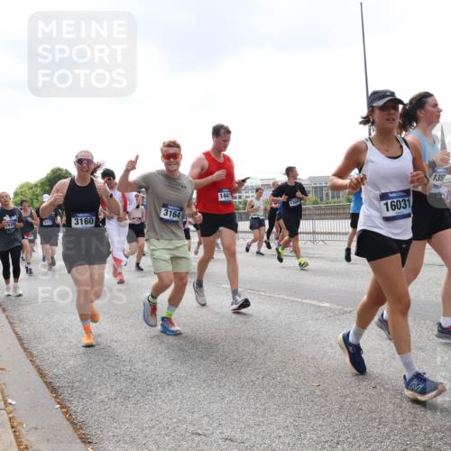29.06.2025 - hella hamburg halbmarathon Lena Gebhardt http://msf.ph/oto/8245656 29.06.2025 10:45:28 Lombardsbrücke 1033, 1060, 1085, 1685, 1713, 1798, 2007, 2008, 2216, 2217, 2550, 2657, 2664, 2779, 2917, 2973, 3160, 3164, 3357, 3377, 3879, 3993, 4099, 4102, 4186, 4224, 4306, 4337, 4388, 4504, 4820, 4851, 5044, 5099, 5108, 5190, 5339, 5636, 5949, 6150, 6509, 6763, 6788, 6911, 6922, 6980, 7283, 7530, 7541, 7699, 7859, 7912, 8594, 8605, 8745, 8762, 9620, 10030, 10182, 10225, 10562, 10566, 11314, 12198, 12332, 12334 meine-sportfotos.de