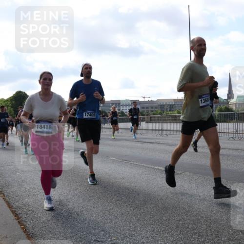 29.06.2025 - hella hamburg halbmarathon Lena Gebhardt http://msf.ph/oto/8245686 29.06.2025 09:56:32 Lombardsbrücke 1061, 1452, 1460, 1496, 1499, 1502, 1592, 1628, 1833, 1877, 2013, 2058, 2082, 2083, 2208, 2378, 2396, 2504, 2771, 2953, 2996, 3060, 3256, 3296, 3310, 3652, 4065, 4077, 4377, 4404, 4635, 4711, 4833, 5169, 5194, 5482, 5600, 5607, 5839, 5978, 6033, 6115, 6168, 6286, 6511, 6512, 6561, 6562, 7178, 7332, 7383, 7475, 7583, 7943, 8261, 8335, 8361, 8514, 8587, 8618, 8661, 8710, 8863, 8921, 8968, 8989, 8996, 9246, 9537, 9597, 9638, 10596 meine-sportfotos.de