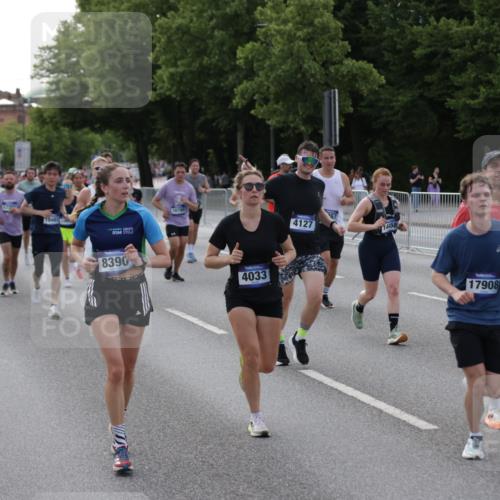 29.06.2025 - hella hamburg halbmarathon Jannik Wohlers http://msf.ph/oto/8245692 29.06.2025 09:55:24 Lombardsbrücke 1143, 1216, 1267, 1461, 1630, 2284, 2706, 2708, 2718, 2884, 3213, 3399, 3543, 3654, 3692, 3945, 4033, 4088, 4127, 4324, 4345, 4346, 4601, 4847, 4890, 5421, 6009, 6421, 6481, 6691, 6994, 7056, 7100, 7224, 7269, 7367, 7657, 8216, 8234, 8273, 8302, 8390, 8577, 8977, 9491, 9551, 9934, 10115, 10408, 10603, 10811, 10895, 11356, 11733, 11819, 11977, 12277, 12379, 12519, 13032, 13073, 13301, 13799, 13807, 13894, 13996, 14239, 17842 meine-sportfotos.de