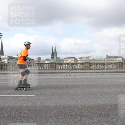 29.06.2025 - hella hamburg halbmarathon Lena Gebhardt http://msf.ph/oto/8245700 29.06.2025 09:02:38 Lombardsbrücke  meine-sportfotos.de