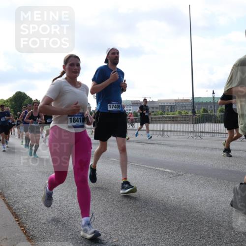 29.06.2025 - hella hamburg halbmarathon Lena Gebhardt http://msf.ph/oto/8245754 29.06.2025 09:56:32 Lombardsbrücke 1061, 1452, 1460, 1496, 1499, 1502, 1592, 1628, 1833, 1877, 2013, 2058, 2082, 2083, 2208, 2378, 2396, 2504, 2771, 2953, 2996, 3060, 3256, 3296, 3310, 3652, 4065, 4077, 4377, 4404, 4635, 4711, 4833, 5169, 5194, 5482, 5600, 5607, 5839, 5978, 6033, 6115, 6168, 6286, 6511, 6512, 6561, 6562, 7178, 7332, 7383, 7475, 7583, 7943, 8261, 8335, 8361, 8514, 8587, 8618, 8661, 8710, 8863, 8921, 8968, 8989, 8996, 9246, 9537, 9597, 9638, 10596 meine-sportfotos.de