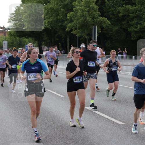 29.06.2025 - hella hamburg halbmarathon Jannik Wohlers http://msf.ph/oto/8245756 29.06.2025 09:55:24 Lombardsbrücke 1143, 1216, 1267, 1461, 1630, 2284, 2706, 2708, 2718, 2884, 3213, 3399, 3543, 3654, 3692, 3945, 4033, 4088, 4127, 4324, 4345, 4346, 4601, 4847, 4890, 5421, 6009, 6421, 6481, 6691, 6994, 7056, 7100, 7224, 7269, 7367, 7657, 8216, 8234, 8273, 8302, 8390, 8577, 8977, 9491, 9551, 9934, 10115, 10408, 10603, 10811, 10895, 11356, 11733, 11819, 11977, 12277, 12379, 12519, 13032, 13073, 13301, 13799, 13807, 13894, 13996, 14239, 17842 meine-sportfotos.de