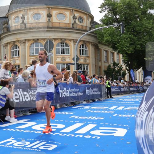 29.06.2025 - hella hamburg halbmarathon Strokosch-Dieckow http://msf.ph/oto/8245761 29.06.2025 10:38:32 Ziel 1710, 2745, 3014, 3790, 8571, 9403, 11379, 14905, 16280, 17154, 18357 meine-sportfotos.de