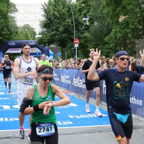 29.06.2025 - hella hamburg halbmarathon Zöllner http://msf.ph/oto/8245780 29.06.2025 10:57:01 Ziel 1485, 1955, 2282, 2759, 4299, 5033, 6835, 8669, 11043, 11212, 11638, 14678, 15097, 16470, 16620, 18719, 19091 meine-sportfotos.de