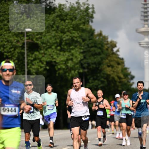 29.06.2025 - hella hamburg halbmarathon Dr. Thomas Lammeyer http://msf.ph/oto/8245817 29.06.2025 09:51:26 Kennedybrücke 1164, 1385, 1562, 1644, 1743, 2196, 2296, 3959, 4602, 4860, 5091, 5092, 5315, 5923, 6684, 6990, 8362, 8901, 9178, 9944, 10384, 10900, 10968, 11202, 11227 meine-sportfotos.de
