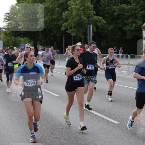 29.06.2025 - hella hamburg halbmarathon Jannik Wohlers http://msf.ph/oto/8245818 29.06.2025 09:55:24 Lombardsbrücke 1143, 1216, 1267, 1461, 1630, 2284, 2706, 2708, 2718, 2884, 3213, 3399, 3543, 3654, 3692, 3945, 4033, 4088, 4127, 4324, 4345, 4346, 4601, 4847, 4890, 5421, 6009, 6421, 6481, 6691, 6994, 7056, 7100, 7224, 7269, 7367, 7657, 8216, 8234, 8273, 8302, 8390, 8577, 8977, 9491, 9551, 9934, 10115, 10408, 10603, 10811, 10895, 11356, 11733, 11819, 11977, 12277, 12379, 12519, 13032, 13073, 13301, 13799, 13807, 13894, 13996, 14239, 17842 meine-sportfotos.de