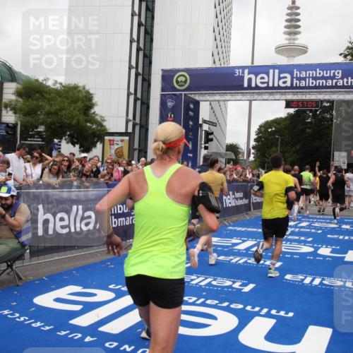 29.06.2025 - hella hamburg halbmarathon Michael Strokosch http://msf.ph/oto/8245828 29.06.2025 10:57:03 Ziel 1485, 2282, 2759, 4299, 5033, 8669, 11043, 11143, 11212, 11638, 14678, 15097, 16470, 16620, 18719, 19091 meine-sportfotos.de