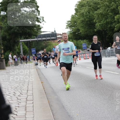 29.06.2025 - hella hamburg halbmarathon Jannik Wohlers http://msf.ph/oto/8245837 29.06.2025 10:30:22 Lombardsbrücke 1059, 1472, 2268, 2505, 2569, 2754, 2755, 3131, 3281, 4198, 6344, 6556, 7071, 7120, 9830, 11981, 11984, 14216, 14803, 15299, 16791, 18362, 18795, 18860 meine-sportfotos.de