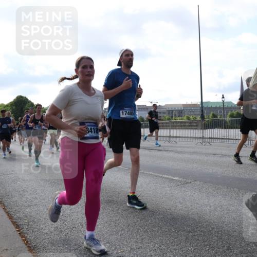 29.06.2025 - hella hamburg halbmarathon Lena Gebhardt http://msf.ph/oto/8245839 29.06.2025 09:56:32 Lombardsbrücke 1061, 1452, 1460, 1496, 1499, 1502, 1592, 1628, 1833, 1877, 2013, 2058, 2082, 2083, 2208, 2378, 2396, 2504, 2771, 2953, 2996, 3060, 3256, 3296, 3310, 3652, 4065, 4077, 4377, 4404, 4635, 4711, 4833, 5169, 5194, 5482, 5600, 5607, 5839, 5978, 6033, 6115, 6168, 6286, 6511, 6512, 6561, 6562, 7178, 7332, 7383, 7475, 7583, 7943, 8261, 8335, 8361, 8514, 8587, 8618, 8661, 8710, 8863, 8921, 8968, 8989, 8996, 9246, 9537, 9597, 9638, 10596 meine-sportfotos.de