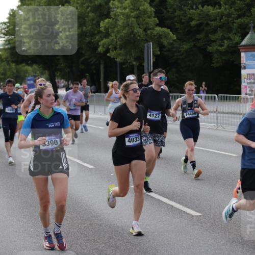 29.06.2025 - hella hamburg halbmarathon Jannik Wohlers http://msf.ph/oto/8245847 29.06.2025 09:55:24 Lombardsbrücke 1143, 1216, 1267, 1461, 1630, 2284, 2706, 2708, 2718, 2884, 3213, 3399, 3543, 3654, 3692, 3945, 4033, 4088, 4127, 4324, 4345, 4346, 4601, 4847, 4890, 5421, 6009, 6421, 6481, 6691, 6994, 7056, 7100, 7224, 7269, 7367, 7657, 8216, 8234, 8273, 8302, 8390, 8577, 8977, 9491, 9551, 9934, 10115, 10408, 10603, 10811, 10895, 11356, 11733, 11819, 11977, 12277, 12379, 12519, 13032, 13073, 13301, 13799, 13807, 13894, 13996, 14239, 17842 meine-sportfotos.de