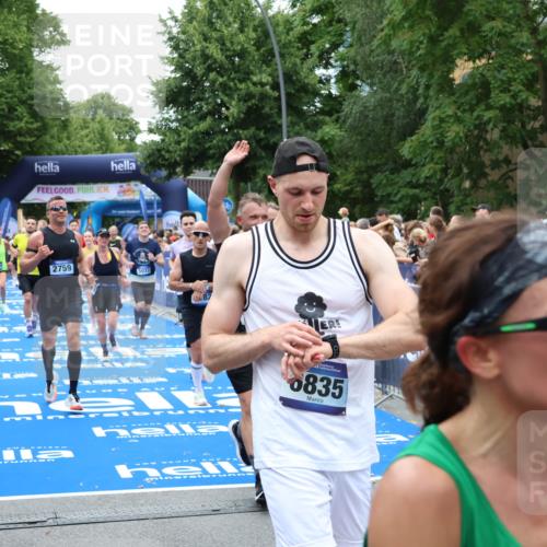 29.06.2025 - hella hamburg halbmarathon Zöllner http://msf.ph/oto/8245874 29.06.2025 10:57:03 Ziel 1485, 2282, 2759, 4299, 5033, 8669, 11043, 11143, 11212, 11638, 14678, 15097, 16470, 16620, 16909, 18719, 19091 meine-sportfotos.de