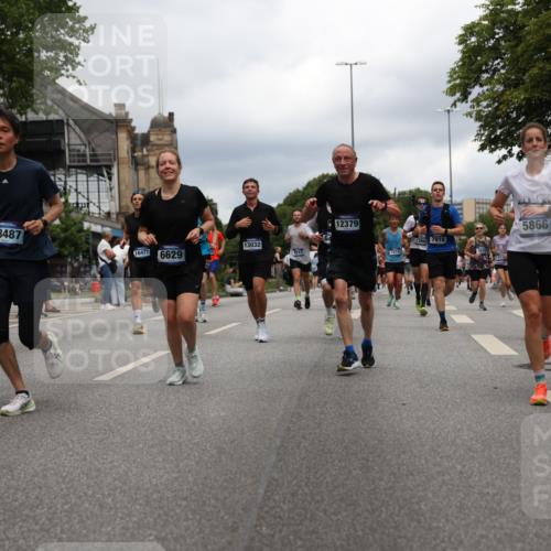 29.06.2025 - hella hamburg halbmarathon Yannick Fuchs http://msf.ph/oto/8245885 29.06.2025 10:47:42 20KM 1030, 1151, 1267, 1502, 1727, 1870, 2058, 2070, 2354, 2518, 2630, 3096, 3208, 3209, 3819, 4770, 5020, 5638, 5866, 6294, 6481, 6511, 6512, 6629, 6762, 6877, 6942, 7274, 7395, 7918, 8335, 8447, 9142, 9791, 9922, 10549, 10891, 11068, 11844, 12321, 12379, 12607, 12632, 12909, 13032, 13033, 13289, 13397, 13865, 13912, 13997, 14702, 15061, 15146, 15441, 15497, 15502, 15838, 15856, 15946, 16477, 17348, 17482, 18134, 18143, 18418, 18487, 18514, 18612 meine-sportfotos.de