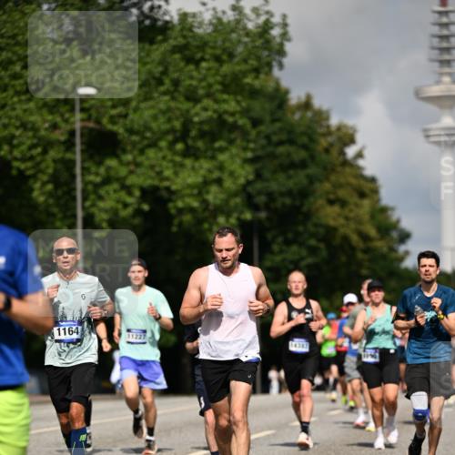 29.06.2025 - hella hamburg halbmarathon Dr. Thomas Lammeyer http://msf.ph/oto/8245896 29.06.2025 09:51:27 Kennedybrücke 1164, 1385, 1562, 1644, 1743, 2296, 3959, 4602, 4860, 5091, 5092, 5315, 5923, 6684, 6990, 8362, 8901, 9178, 9944, 10384, 10900, 10968, 11202, 11227 meine-sportfotos.de