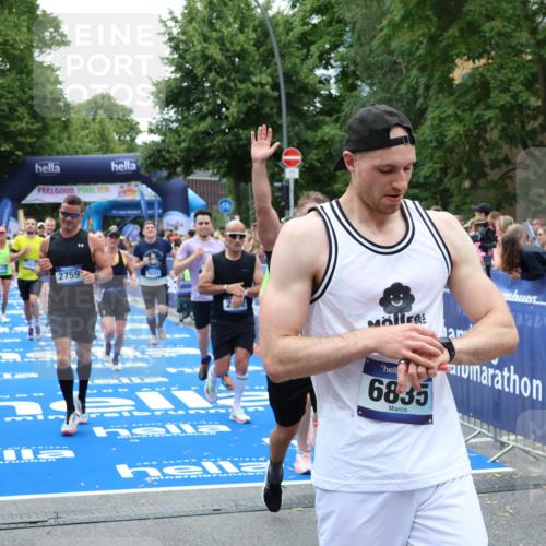 29.06.2025 - hella hamburg halbmarathon Zöllner http://msf.ph/oto/8245907 29.06.2025 10:57:03 Ziel 1485, 2282, 2759, 4299, 5033, 8669, 11043, 11143, 11212, 11638, 14678, 15097, 16470, 16620, 16909, 18719, 19091 meine-sportfotos.de