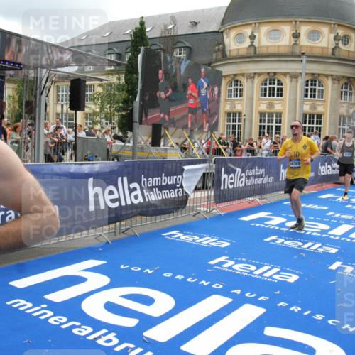 29.06.2025 - hella hamburg halbmarathon Michael Strokosch http://msf.ph/oto/8245919 29.06.2025 10:49:19 Ziel 2013, 6158, 8112, 9348, 10053, 10189, 13450, 14526, 15523, 16369, 16731 meine-sportfotos.de