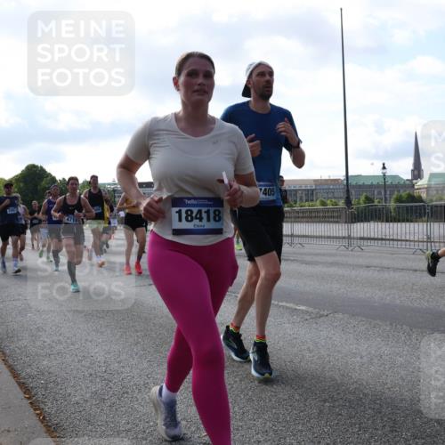 29.06.2025 - hella hamburg halbmarathon Lena Gebhardt http://msf.ph/oto/8245923 29.06.2025 09:56:32 Lombardsbrücke 1061, 1452, 1460, 1496, 1499, 1502, 1592, 1628, 1833, 1877, 2013, 2058, 2082, 2083, 2208, 2378, 2396, 2504, 2771, 2953, 2996, 3060, 3256, 3296, 3310, 3652, 4065, 4077, 4377, 4404, 4635, 4711, 4833, 5169, 5194, 5482, 5600, 5607, 5839, 5978, 6033, 6115, 6168, 6286, 6511, 6512, 6561, 6562, 7178, 7332, 7383, 7475, 7583, 7943, 8261, 8335, 8361, 8514, 8587, 8618, 8661, 8710, 8863, 8921, 8968, 8989, 8996, 9246, 9537, 9597, 9638, 10596 meine-sportfotos.de