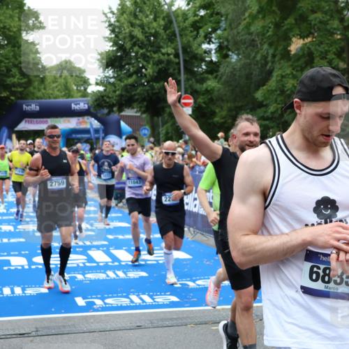 29.06.2025 - hella hamburg halbmarathon Zöllner http://msf.ph/oto/8245928 29.06.2025 10:57:03 Ziel 1485, 2282, 2759, 4299, 5033, 8669, 11043, 11143, 11212, 11638, 14678, 15097, 16470, 16620, 16909, 18719, 19091 meine-sportfotos.de