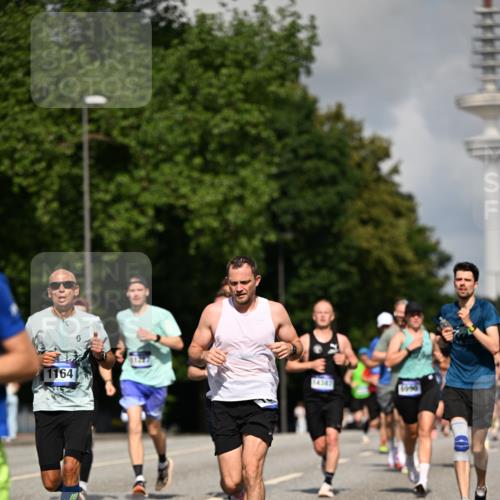 29.06.2025 - hella hamburg halbmarathon Dr. Thomas Lammeyer http://msf.ph/oto/8245960 29.06.2025 09:51:27 Kennedybrücke 1164, 1385, 1562, 1644, 1743, 2296, 3959, 4602, 4860, 5091, 5092, 5315, 5923, 6684, 6990, 8362, 8901, 9178, 9944, 10384, 10900, 10968, 11202, 11227 meine-sportfotos.de