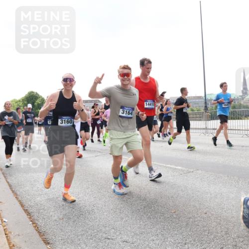 29.06.2025 - hella hamburg halbmarathon Lena Gebhardt http://msf.ph/oto/8245966 29.06.2025 10:45:29 Lombardsbrücke 1033, 1060, 1085, 1685, 1713, 1798, 1983, 2008, 2216, 2217, 2550, 2657, 2664, 2917, 2973, 3160, 3164, 3357, 3377, 3879, 3993, 4099, 4102, 4186, 4224, 4306, 4337, 4388, 4504, 4820, 4851, 5044, 5099, 5108, 5190, 5339, 5636, 5949, 6150, 6509, 6763, 6788, 6911, 6922, 6980, 7283, 7530, 7541, 7699, 7859, 7912, 8594, 8605, 8745, 8762, 9620, 10030, 10182, 10225, 10562, 10566, 11314, 12198, 12332, 12334 meine-sportfotos.de