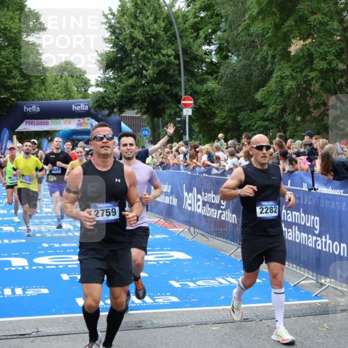 29.06.2025 - hella hamburg halbmarathon Zöllner http://msf.ph/oto/8246001 29.06.2025 10:57:04 Ziel 1485, 2282, 2759, 4299, 5033, 8669, 11043, 11143, 11212, 11638, 13691, 14408, 14678, 15097, 16470, 16909, 18719, 19091 meine-sportfotos.de