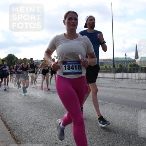 29.06.2025 - hella hamburg halbmarathon Lena Gebhardt http://msf.ph/oto/8246014 29.06.2025 09:56:32 Lombardsbrücke 1061, 1452, 1460, 1496, 1499, 1502, 1592, 1628, 1833, 1877, 2013, 2058, 2082, 2083, 2208, 2378, 2396, 2504, 2771, 2953, 2996, 3060, 3256, 3296, 3310, 3652, 4065, 4077, 4377, 4404, 4635, 4711, 4833, 5169, 5194, 5482, 5600, 5607, 5839, 5978, 6033, 6115, 6168, 6286, 6511, 6512, 6561, 6562, 7178, 7332, 7383, 7475, 7583, 7943, 8261, 8335, 8361, 8514, 8587, 8618, 8661, 8710, 8863, 8921, 8968, 8989, 8996, 9246, 9537, 9597, 9638, 10596 meine-sportfotos.de