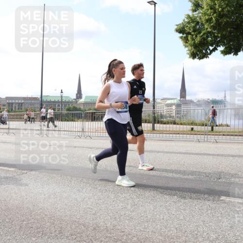 29.06.2025 - hella hamburg halbmarathon Lena Gebhardt http://msf.ph/oto/8246028 29.06.2025 10:10:01 Lombardsbrücke 1052, 1456, 1548, 1823, 3921, 4592, 5511, 7042, 7058, 7081, 7333, 7636, 8090, 8219, 8685, 8890, 9150, 9297, 9306, 9366, 9434, 9674, 9781, 10036, 10943, 11027, 12255, 12509, 12567, 13739, 16191, 16445, 16455, 16872, 16918, 17148, 17630, 17899, 18076, 18196, 18440, 18707, 19242 meine-sportfotos.de