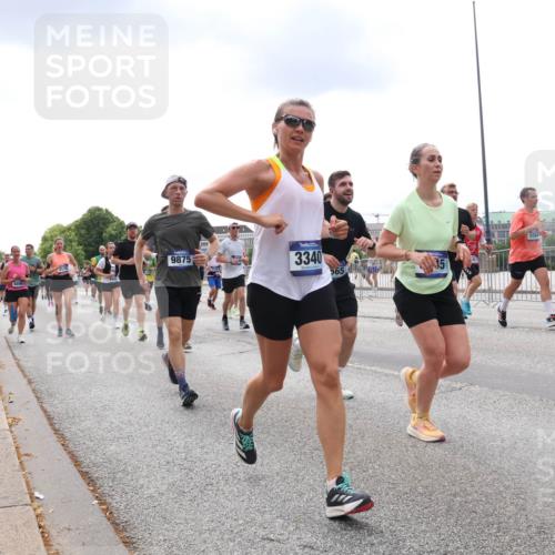 29.06.2025 - hella hamburg halbmarathon Lena Gebhardt http://msf.ph/oto/8246032 29.06.2025 10:33:59 Lombardsbrücke 1189, 1275, 1417, 1705, 1787, 1896, 2265, 2342, 2482, 2496, 2526, 2776, 2933, 3145, 3170, 3264, 3340, 3345, 3560, 3829, 3848, 4361, 4433, 4449, 4479, 4696, 4807, 4942, 5075, 5096, 5141, 5557, 5561, 5566, 5569, 5584, 5691, 5821, 5822, 5887, 6109, 6364, 6515, 6516, 6854, 6956, 6999, 7027, 7324, 7329, 7565, 7653, 8021, 8157, 8202, 8277, 8282, 8349, 8375, 8377, 8383, 8401, 9094, 9234, 9438, 9799, 9875, 9995, 10007, 10071, 10360, 10561, 11811 meine-sportfotos.de