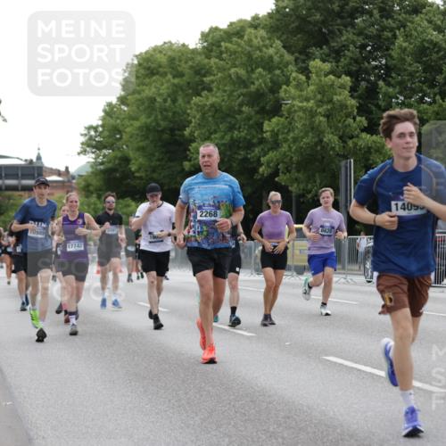29.06.2025 - hella hamburg halbmarathon Jannik Wohlers http://msf.ph/oto/8246036 29.06.2025 10:30:31 Lombardsbrücke 1059, 1472, 2097, 2268, 2505, 3131, 3281, 4198, 6556, 6620, 7351, 8757, 9576, 9830, 10989, 11981, 12384, 14095, 14216, 14803, 15299, 15466, 15589, 17742, 17966, 19052 meine-sportfotos.de