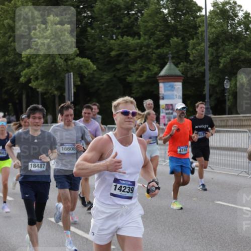 29.06.2025 - hella hamburg halbmarathon Jannik Wohlers http://msf.ph/oto/8246041 29.06.2025 09:55:27 Lombardsbrücke 1143, 1216, 1267, 1461, 1630, 1689, 2250, 2284, 2818, 2864, 2884, 3399, 3543, 3654, 3692, 3945, 4033, 4127, 4324, 4345, 4346, 4601, 5116, 6009, 6481, 6691, 6994, 7056, 7100, 7224, 7269, 7367, 7657, 8234, 8273, 8390, 8668, 8821, 8977, 9491, 9551, 10408, 10603, 10811, 10895, 11009, 11211, 11429, 11645, 11733, 11819, 11977, 12277, 12379, 12519, 13032, 13073, 13301, 13799, 13803, 13807, 13894, 14239, 15392, 15502, 17842 meine-sportfotos.de