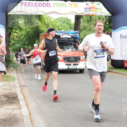 29.06.2025 - hella hamburg halbmarathon MichiJ http://msf.ph/oto/8246073 29.06.2025 10:51:04 Zwischen KM18-KM19 1733, 1851, 2463, 2698, 3572, 4120, 4985, 5653, 7333, 9681, 10824, 11657, 12781, 12843, 13939, 16395, 17112, 17730, 19241 meine-sportfotos.de