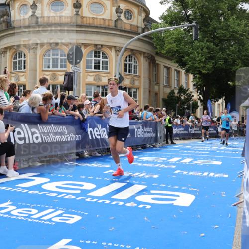 29.06.2025 - hella hamburg halbmarathon Strokosch-Dieckow http://msf.ph/oto/8246095 29.06.2025 10:38:38 Ziel 2296, 2719, 4148, 5248, 6684, 8450, 9403, 11281, 11282, 11379, 12772, 13800, 14905, 15372, 17154, 18188, 19004 meine-sportfotos.de