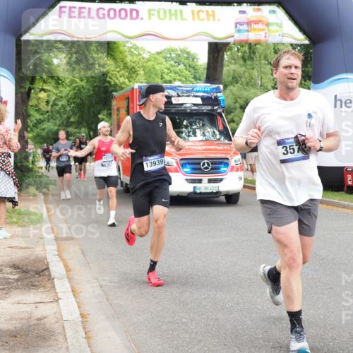 29.06.2025 - hella hamburg halbmarathon MichiJ http://msf.ph/oto/8246097 29.06.2025 10:51:04 Zwischen KM18-KM19 1733, 1851, 2463, 2698, 3572, 4120, 4985, 5653, 7333, 9681, 10824, 11657, 12781, 12843, 13939, 16395, 17112, 17730, 19241 meine-sportfotos.de