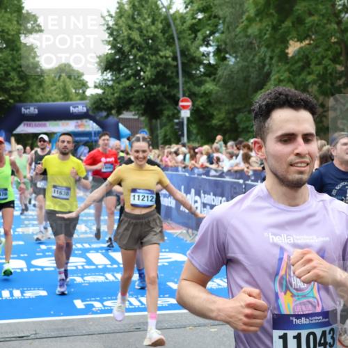 29.06.2025 - hella hamburg halbmarathon Zöllner http://msf.ph/oto/8246114 29.06.2025 10:57:06 Ziel 1485, 4261, 4299, 5033, 8669, 11143, 11212, 11638, 13691, 14408, 14588, 14678, 16470, 16909, 17617, 18208, 18719, 19091 meine-sportfotos.de