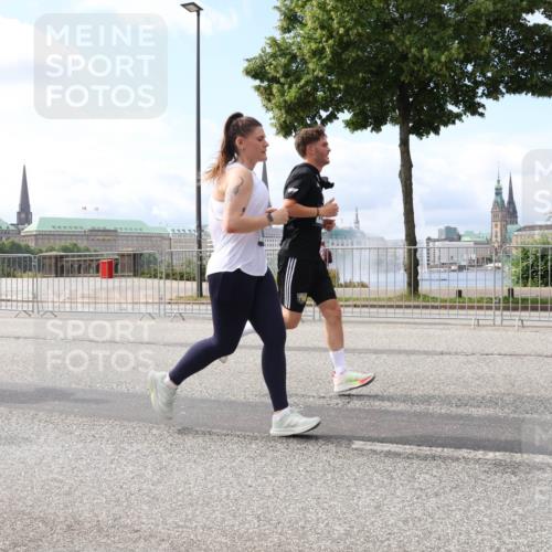 29.06.2025 - hella hamburg halbmarathon Lena Gebhardt http://msf.ph/oto/8246120 29.06.2025 10:10:01 Lombardsbrücke 1052, 1456, 1548, 1823, 3921, 4592, 5511, 7042, 7058, 7081, 7333, 7636, 8090, 8219, 8685, 8890, 9150, 9297, 9306, 9366, 9434, 9674, 9781, 10036, 10943, 11027, 12255, 12509, 12567, 13739, 16191, 16445, 16455, 16872, 16918, 17148, 17630, 17899, 18076, 18196, 18440, 18707, 19242 meine-sportfotos.de