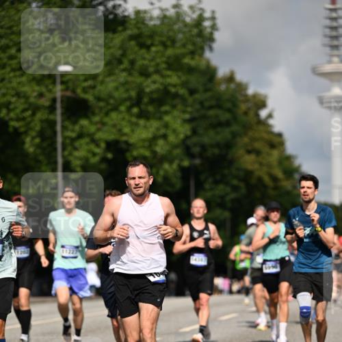 29.06.2025 - hella hamburg halbmarathon Dr. Thomas Lammeyer http://msf.ph/oto/8246129 29.06.2025 09:51:27 Kennedybrücke 1164, 1385, 1562, 1644, 1743, 2296, 3959, 4602, 4860, 5091, 5092, 5315, 5923, 6684, 6990, 8362, 8901, 9178, 9944, 10384, 10900, 10968, 11202, 11227 meine-sportfotos.de