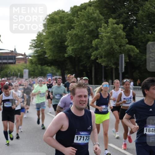 29.06.2025 - hella hamburg halbmarathon Jannik Wohlers http://msf.ph/oto/8246144 29.06.2025 09:55:28 Lombardsbrücke 1143, 1216, 1257, 1267, 1461, 1630, 1689, 2250, 2284, 2818, 2864, 2884, 3399, 3543, 3654, 3692, 3945, 4033, 4127, 4324, 4345, 4346, 4557, 4601, 5116, 6009, 6481, 6994, 7056, 7100, 7224, 7269, 7367, 7657, 8234, 8273, 8390, 8668, 8821, 8977, 9074, 9491, 9551, 10408, 10603, 10811, 10895, 11009, 11211, 11429, 11645, 11733, 11819, 11977, 12277, 12379, 13032, 13073, 13301, 13758, 13799, 13803, 13807, 13894, 14239, 15392, 15502, 17842 meine-sportfotos.de