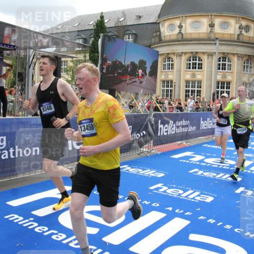 29.06.2025 - hella hamburg halbmarathon Michael Strokosch http://msf.ph/oto/8246152 29.06.2025 10:49:22 Ziel 4183, 4185, 6158, 8112, 9348, 10053, 10189, 11819, 13450, 14526, 15422, 16369 meine-sportfotos.de