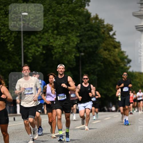 29.06.2025 - hella hamburg halbmarathon Dr. Thomas Lammeyer http://msf.ph/oto/8246156 29.06.2025 10:14:13 Kennedybrücke 1052, 1456, 1483, 1513, 1573, 4389, 7042, 7058, 7250, 7685, 8090, 8890, 9681, 9816, 9988, 11027, 11180 meine-sportfotos.de
